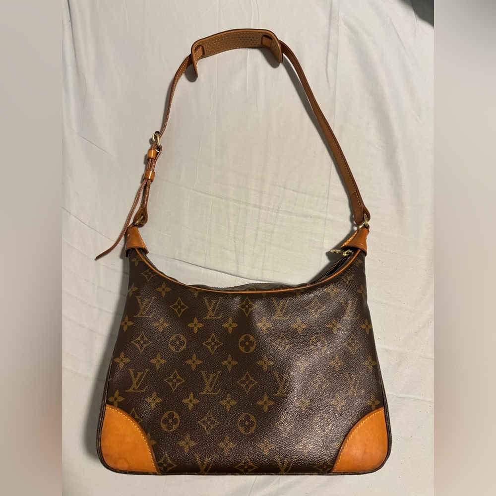 LOUIS VUITTON Monogram Boulogne 30 Shoulder Bag - Picture 3 of 15